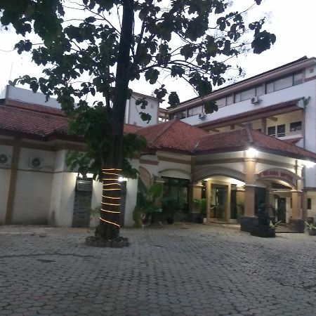 グラハ ホテル スラゲン Sragen エクステリア 写真